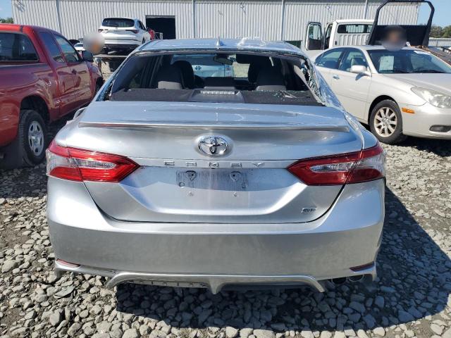 4T1G11AK8LU931646 - 2020 TOYOTA CAMRY SE GRAY photo 6