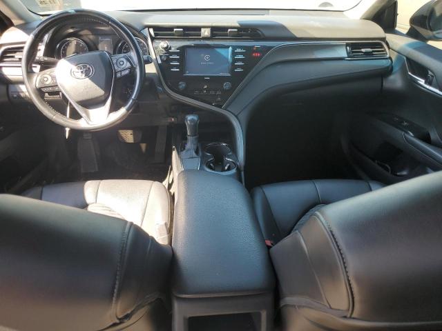 4T1G11AK8LU931646 - 2020 TOYOTA CAMRY SE GRAY photo 8