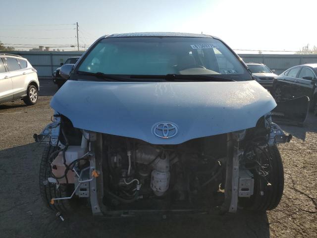 5TDJK3DCXDS063324 - 2013 TOYOTA SIENNA LE فضي صورة 5