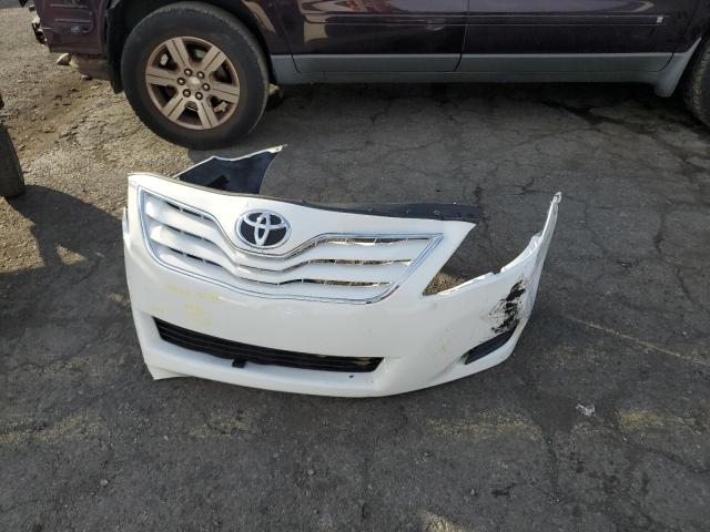 4T1BF3EK7BU665343 - 2011 TOYOTA CAMRY BASE WHITE photo 12