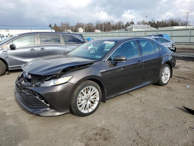 4T1B21HK0JU009088 - 2018 TOYOTA CAMRY HYBRID GRAY photo 1