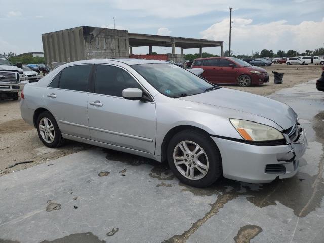 1HGCM56887A172746 - 2007 HONDA ACCORD EX SILVER photo 4