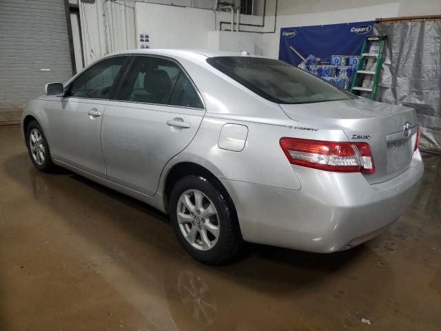 4T1BF3EK5BU754148 - 2011 TOYOTA CAMRY BASE SILVER photo 2