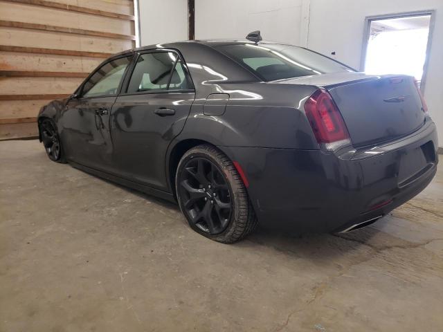 2C3CCABG9PH561084 - 2023 CHRYSLER 300 S GRAY photo 2