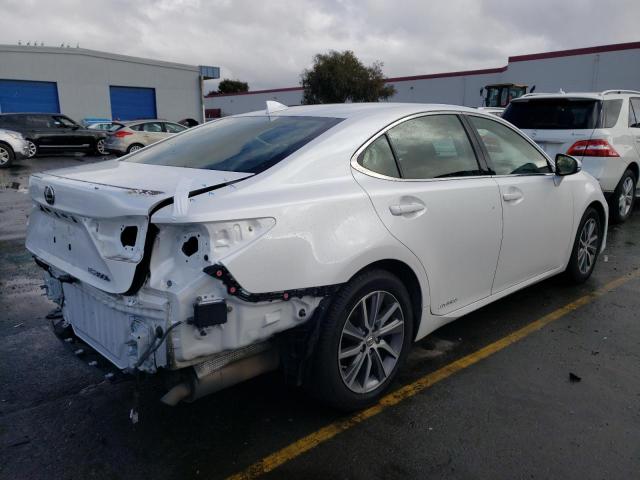 JTHBW1GG2G2105524 - 2016 LEXUS ES 300H WHITE photo 3