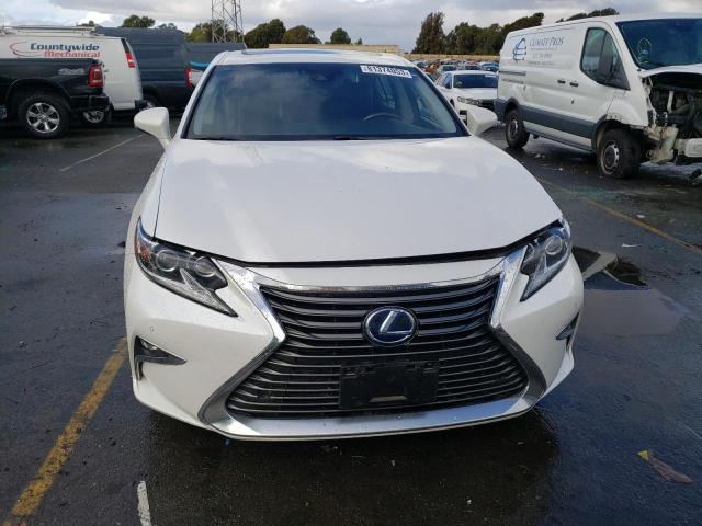 JTHBW1GG2G2105524 - 2016 LEXUS ES 300H WHITE photo 5