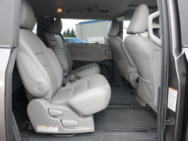 5TDYK3DC6FS600059 - 2015 TOYOTA SIENNA XLE GRAY photo 11