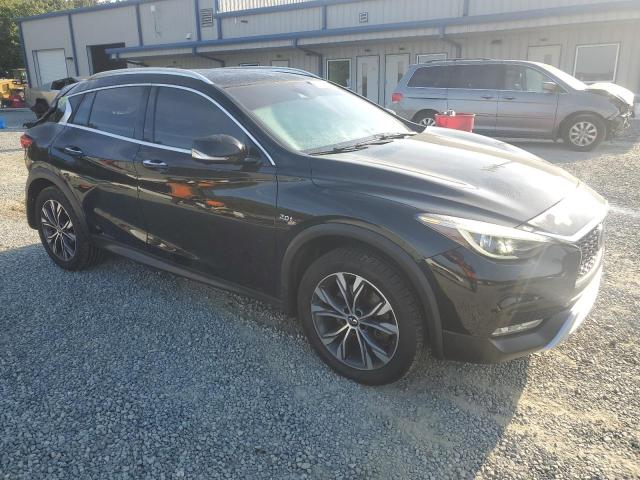 SJKCH5CR3HA025555 - 2017 INFINITI QX30 BASE BLACK photo 4