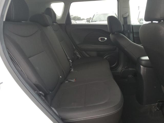 KNDJN2A28J7888880 - 2018 KIA SOUL თეთრი ფოტო 10