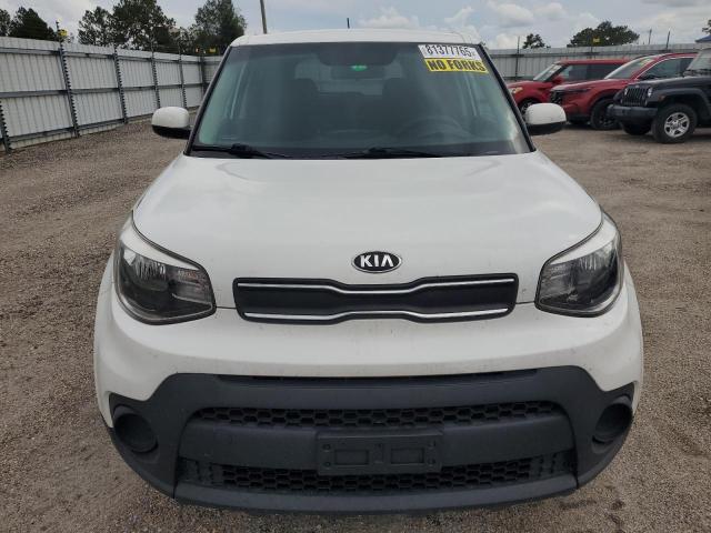 KNDJN2A28J7888880 - 2018 KIA SOUL თეთრი ფოტო 5