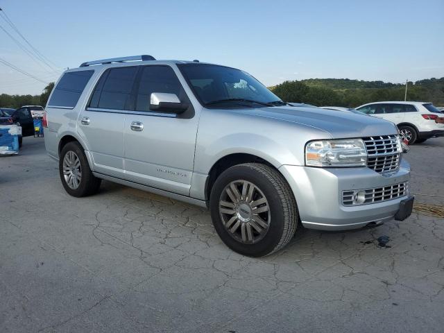 5LMJJ2J57BEJ08332 - 2011 LINCOLN NAVIGATOR SILVER photo 4