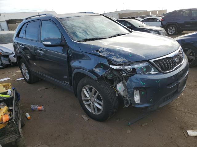 5XYKTCA6XFG610818 - 2015 KIA SORENTO LX BLUE photo 4