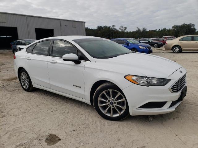 3FA6P0LU7HR385708 - 2017 FORD FUSION SE HYBRID WHITE photo 4