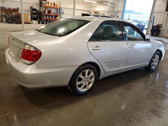 4T1BE32K45U579452 - 2005 TOYOTA CAMRY LE SILVER photo 3