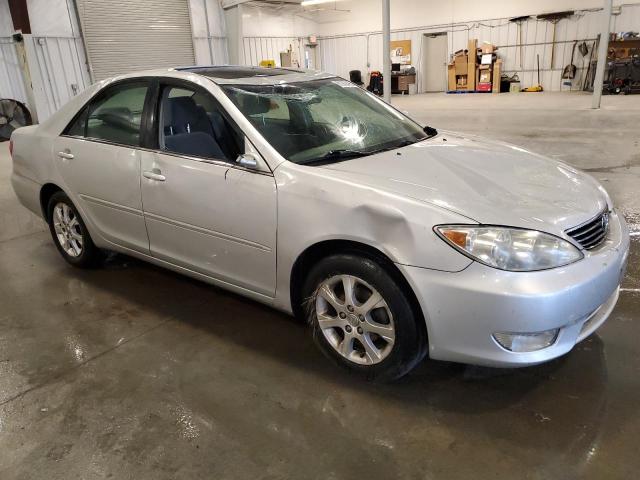 4T1BE32K45U579452 - 2005 TOYOTA CAMRY LE SILVER photo 4