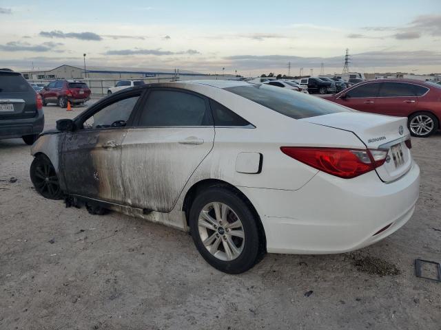 5NPEB4AC0DH708936 - 2013 HYUNDAI SONATA GLS WHITE photo 2