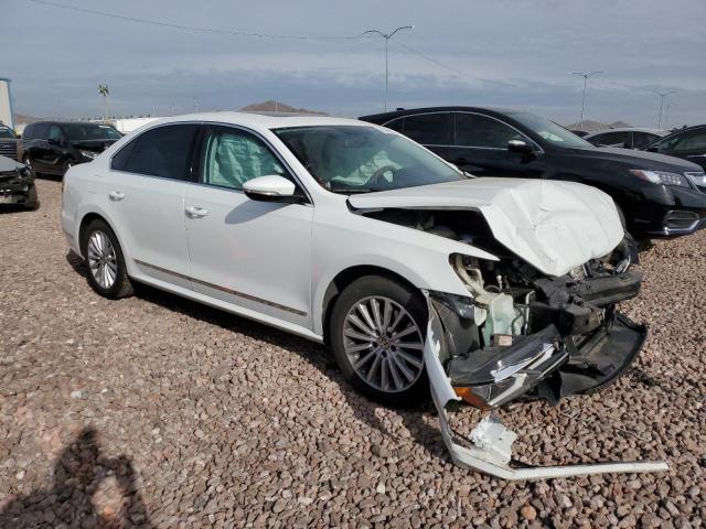 1VWBT7A33HC063683 - 2017 VOLKSWAGEN PASSAT SE WHITE photo 4