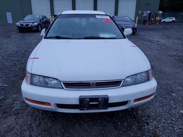 1HGCE1820TA007301 - 1996 HONDA ACCORD LX WHITE photo 5