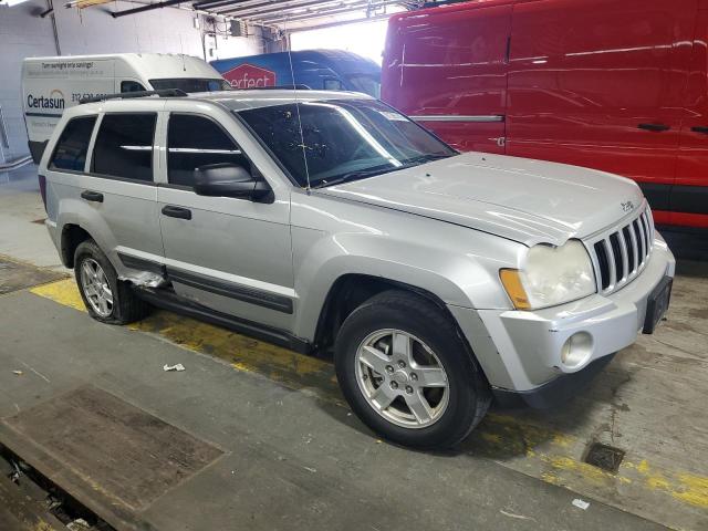 1J4GR48K05C567598 - 2005 JEEP GRAND CHER LAREDO Արծաթագույն լուսանկար 4