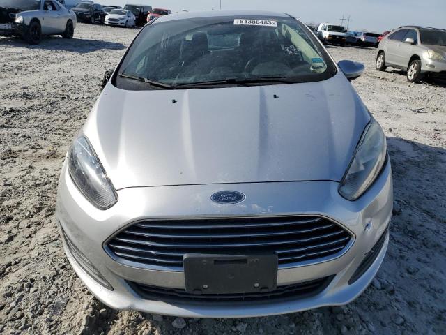 3FADP4EJ0JM119306 - 2018 FORD FIESTA SE SILVER photo 5