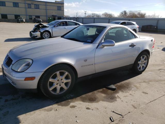 WDBKK47F5WF063779 - 1998 MERCEDES-BENZ SLK 230 KOMPRESSOR SILVER photo 1