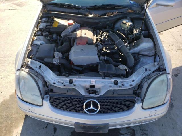 WDBKK47F5WF063779 - 1998 MERCEDES-BENZ SLK 230 KOMPRESSOR SILVER photo 11