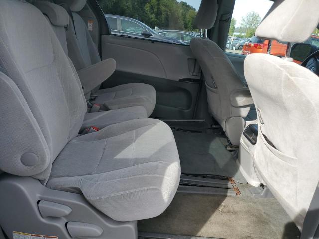 5TDKZ3DC7HS785632 - 2017 TOYOTA SIENNA LE Silber Foto 11