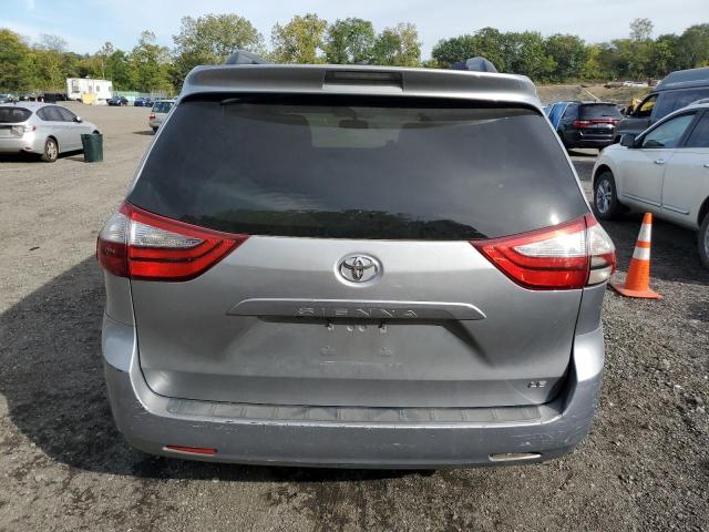 5TDKZ3DC7HS785632 - 2017 TOYOTA SIENNA LE Silber Foto 6