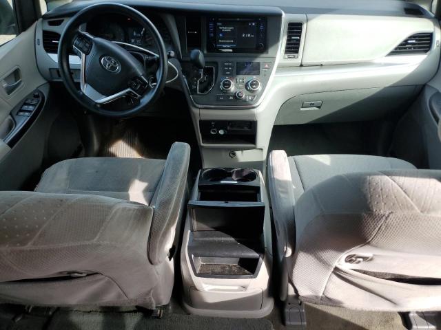 5TDKZ3DC7HS785632 - 2017 TOYOTA SIENNA LE Silber Foto 8