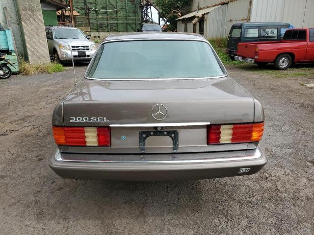 WDBCA25D6JA377198 - 1988 MERCEDES-BENZ 300 SEL BROWN photo 6