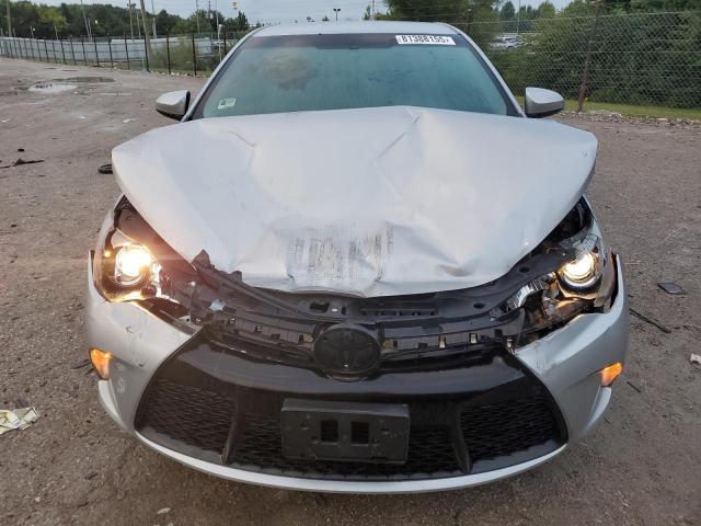 4T1BF1FK2HU425743 - 2017 TOYOTA CAMRY LE Gümüş foto 5