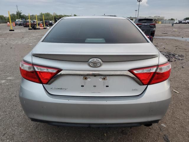 4T1BF1FK2HU425743 - 2017 TOYOTA CAMRY LE Gümüş foto 6