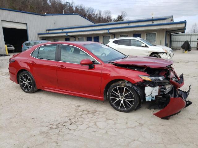 4T1T11BK7MU030167 - 2021 TOYOTA CAMRY SE RED photo 4