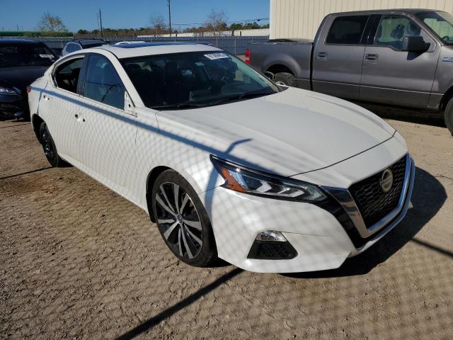 1N4BL4CV9KC257373 - 2019 NISSAN ALTIMA SR WHITE photo 4