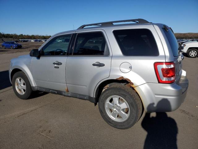 1FMCU0D70BKB39380 - 2011 FORD ESCAPE XLT SILVER photo 2