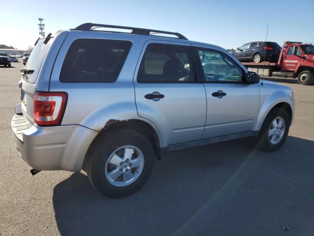 1FMCU0D70BKB39380 - 2011 FORD ESCAPE XLT SILVER photo 3