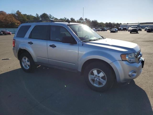 1FMCU0D70BKB39380 - 2011 FORD ESCAPE XLT SILVER photo 4