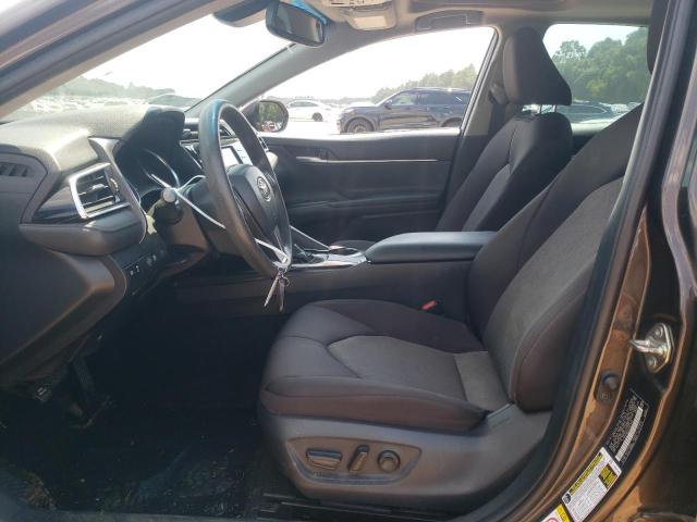 4T1B11HKXJU621561 - 2018 TOYOTA CAMRY L BROWN photo 7