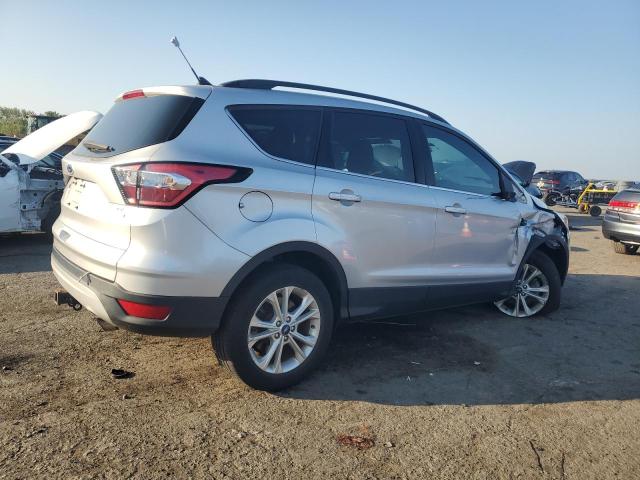 1FMCU0GD9JUD00670 - 2018 FORD ESCAPE SE Silber Foto 3