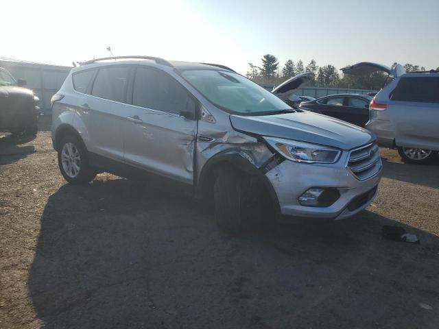 1FMCU0GD9JUD00670 - 2018 FORD ESCAPE SE Silber Foto 4