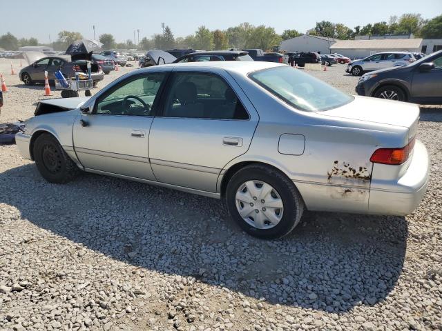 JT2BG22K810555478 - 2001 TOYOTA CAMRY CE Argent photo 2