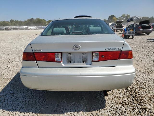 JT2BG22K810555478 - 2001 TOYOTA CAMRY CE Argent photo 6
