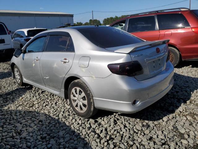 1NXBU4EE6AZ367077 - 2010 TOYOTA COROLLA BASE Серебристый фото 2