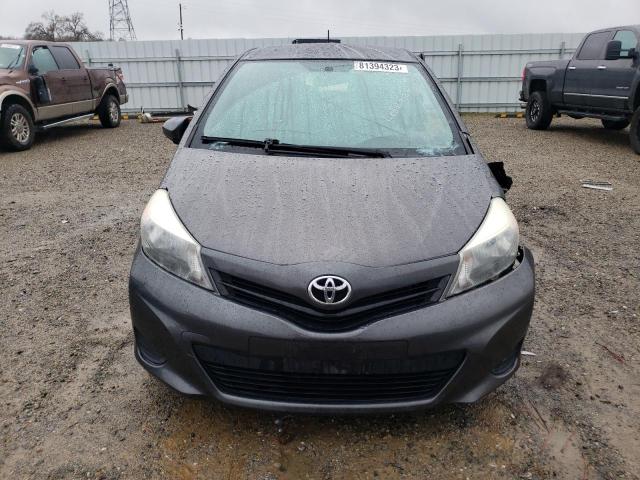 JTDKTUD3XDD550056 - 2013 TOYOTA YARIS GRAY photo 5