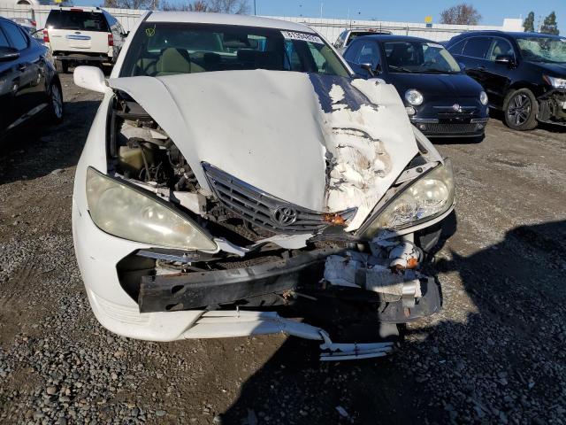 4T1BE32K05U609532 - 2005 TOYOTA CAMRY LE WHITE photo 5