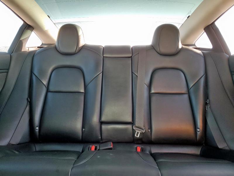 5YJ3E1EA3JF019778 - 2018 TESLA MODEL 3 WHITE photo 10