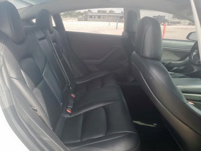 5YJ3E1EA3JF019778 - 2018 TESLA MODEL 3 WHITE photo 11