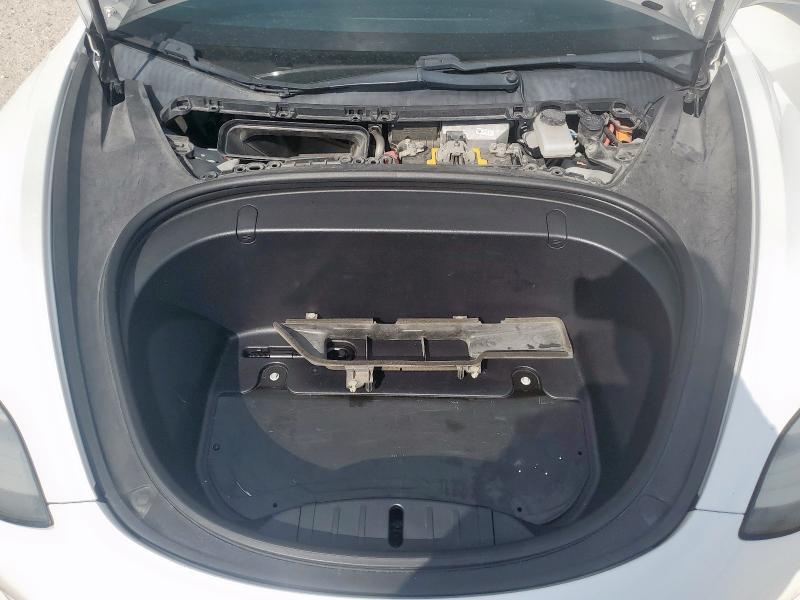 5YJ3E1EA3JF019778 - 2018 TESLA MODEL 3 WHITE photo 12