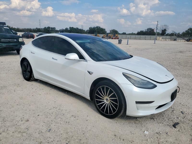 5YJ3E1EA3JF019778 - 2018 TESLA MODEL 3 WHITE photo 4