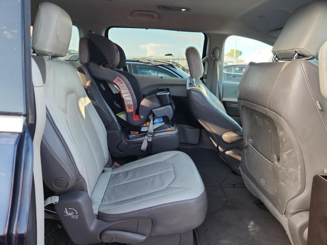 2C4RC1BGXHR675628 - 2017 CHRYSLER PACIFICA TOURING L BLUE photo 11